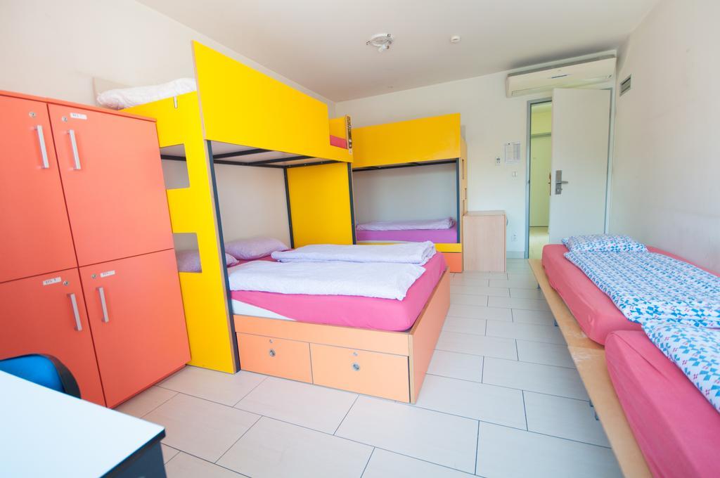 Simbol Rooms With Free Private Parking Ljubljana Chambre photo
